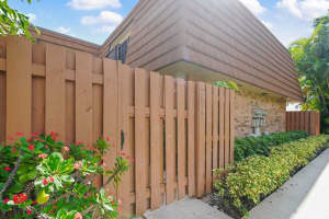 2512 Camelot Ct, Cooper City