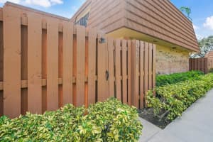 2522 Camelot Ct, Cooper City