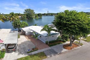 21851 S Heritage Cir, Pembroke Pines