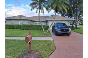 10561 Greentrail Drive, Boynton Beach