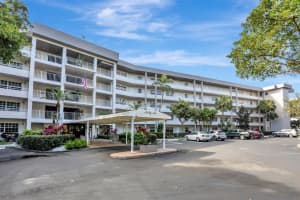 565 Oaks Lane 103, Pompano Beach