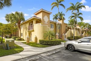 650 Nw 78th Ter 201, Pembroke Pines