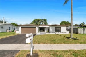 8871 Nw 3rd St, Pembroke Pines