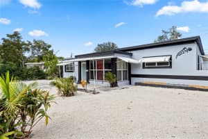 1525 Ne 160th St, North Miami Beach