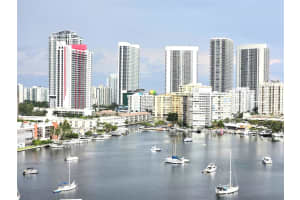 437 Golden Isles Dr 15g, Hallandale Beach