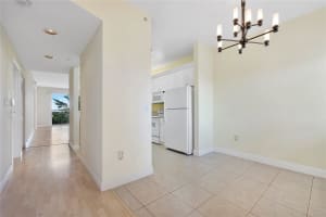 7765 Yardley Drive 403, Fort Lauderdale