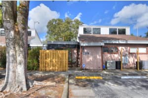 1748 Nw 74th Avenue 19, Plantation