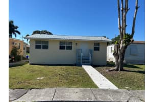 371 Banyan Ave (main House), Pahokee 371 Banyan Ave (main House), Pahokee