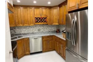 4176 Inverrary Dr 303, Lauderhill