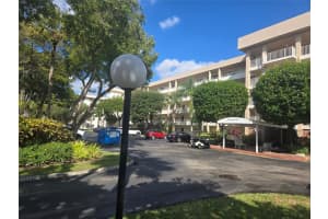 3850 Oaks Clubhouse Dr 409, Pompano Beach