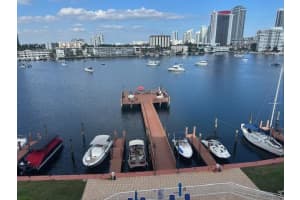 400 Golden Isles Dr 65, Hallandale Beach