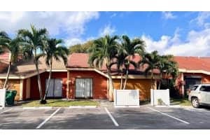 2425 Nw 55th Ter, Lauderhill