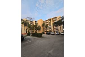 3400 Blue Lake Dr 604, Pompano Beach