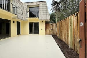 1700 Embassy Drive 402, West Palm Beach