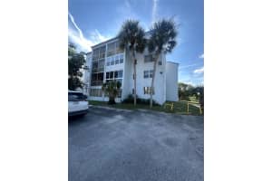 2800 Somerset Drive J107, Lauderdale Lakes