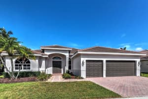 1125 E Waterside Circle, Weston
