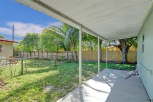 268 Ne 41st Street, Oakland Park