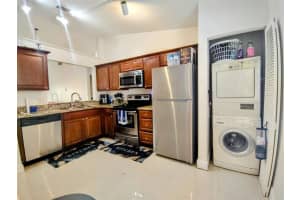 2481 Nw 56th Avenue 8-16, Lauderhill