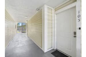 829 Ne 199th Street 105, Miami