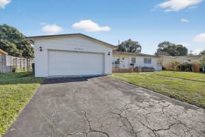 121 Nw 77th Way, Pembroke Pines