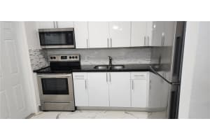 900 Sw 11th Street 3, Hallandale Beach