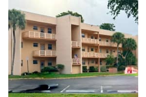8390 Lagos De Campo Bl 305, Tamarac