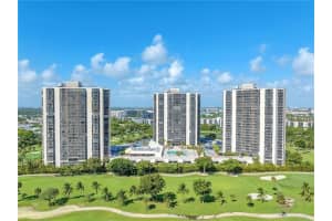 20301 W Country Club Drive 1222, Aventura
