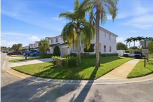 16890 Sw 1st Manor 1, Pembroke Pines