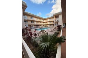7910 Taft Street 109, Pembroke Pines
