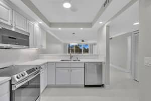 3800 Oaks Clubhouse Drive 201, Pompano Beach