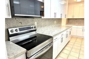 7355 W 4th Avenue 215, Hialeah