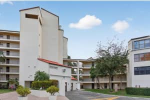 2314 S Cypress Bend Drive 114, Pompano Beach