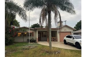 1134 Pine Tree, Lantana
