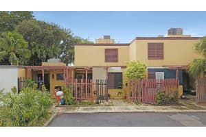 1640 W Golfview Drive, Pembroke Pines