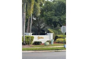 2137 Shoma Drive 156 Bldg 17, Royal Palm Beach