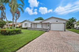 9407 Nw 70th Place, Tamarac