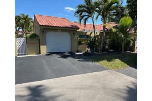 1227 Seagrape Circle, Weston