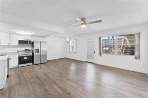 1052 Hythe C 1052, Boca Raton