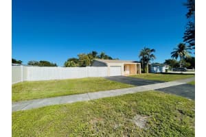 9881 Nw 4th Street, Pembroke Pines 9881 Nw 4th Street, Pembroke Pines