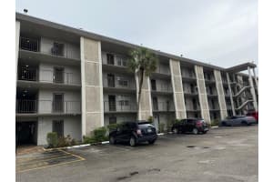 4898 Nw 29th Court 409, Lauderdale Lakes