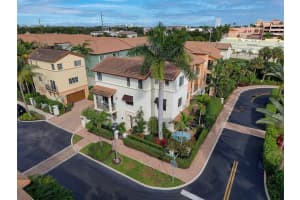 72 Nw Chaucer Lane, Boca Raton
