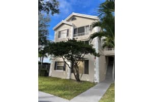 2861 N Oakland Forest Drive 202, Oakland Park