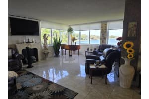 445 Ne 195th Street 222, Miami