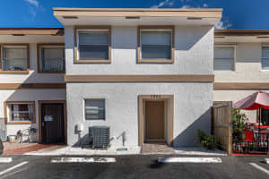 7903 Sw 9th Street, North Lauderdale