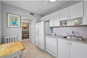 3990 Nw 42nd Avenue 305, Lauderdale Lakes