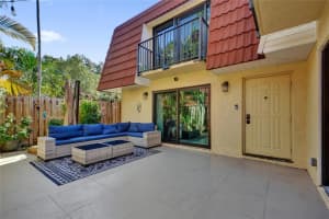 9925 Nw 6th Court, Plantation