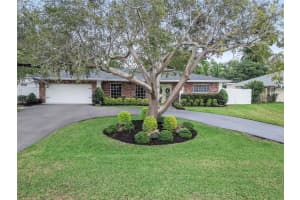 1140 E Tropical Way, Plantation