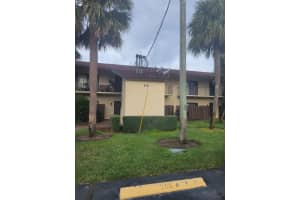 2050 Oleander Boulevard 10-105, Fort Pierce
