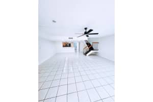 793 Ne 206th Street, Miami