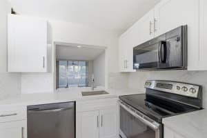 9430 Poinciana Place 409, Davie